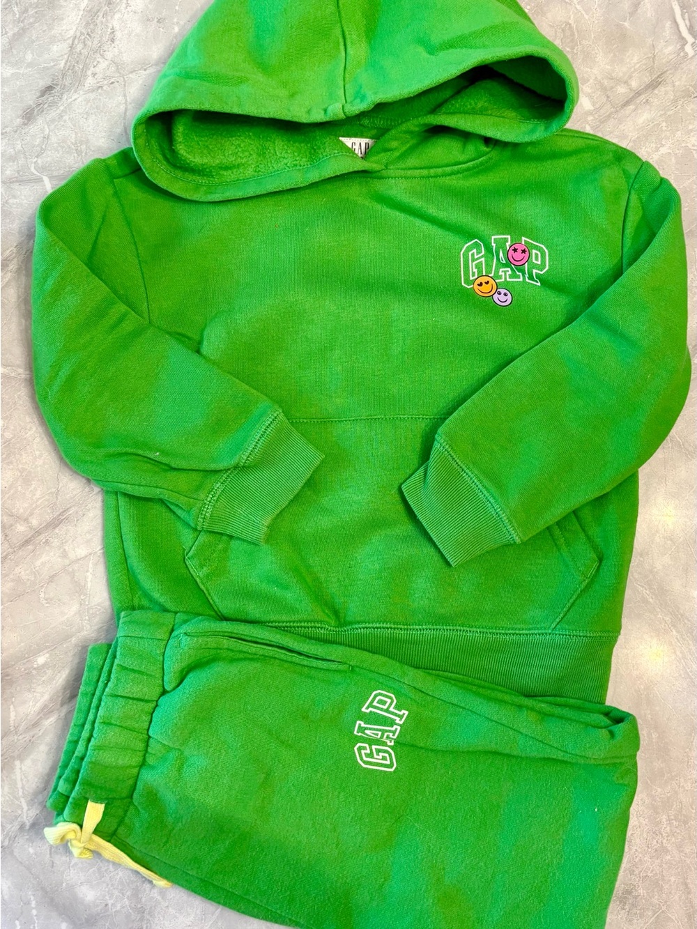GAP Bright Green Hoodie and Jogger Set with Smiley Logo Size Little Kids 4